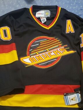 NHL Vancouver Canucks Pavel Bure Vintage Hockey Jersey...New With Tags...🏒